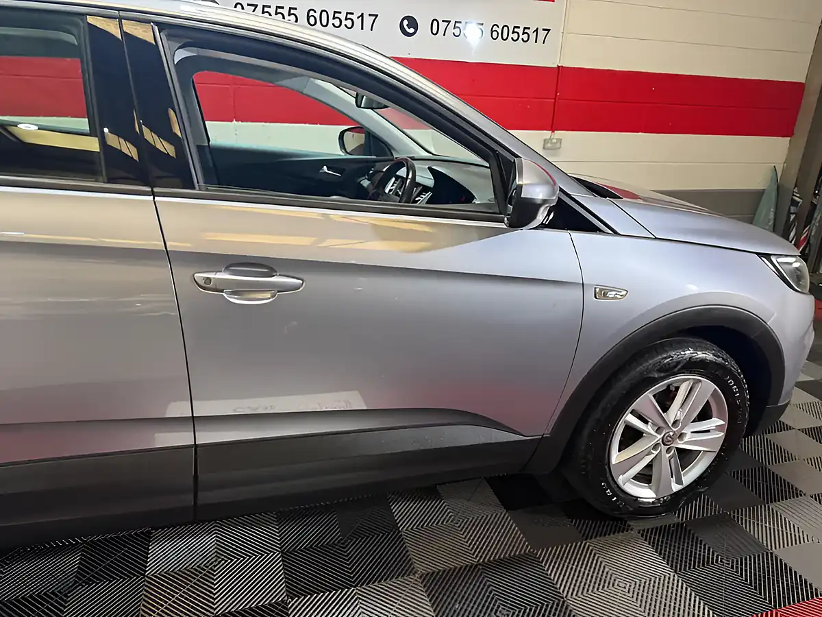 Used 2019 Vauxhall Grandland X Se Grey - Interior and Exterior details 13