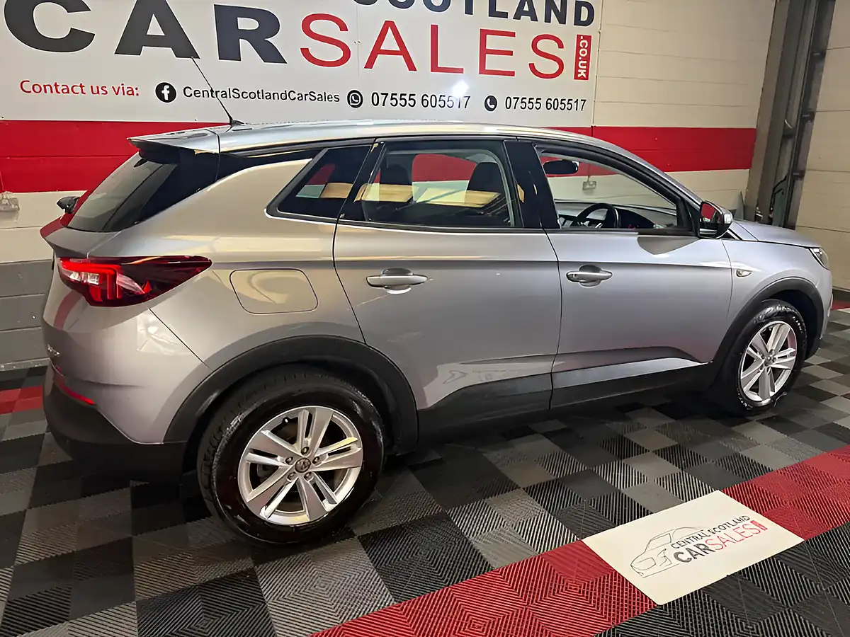 Used 2019 Vauxhall Grandland X Se Grey - Interior and Exterior details 14