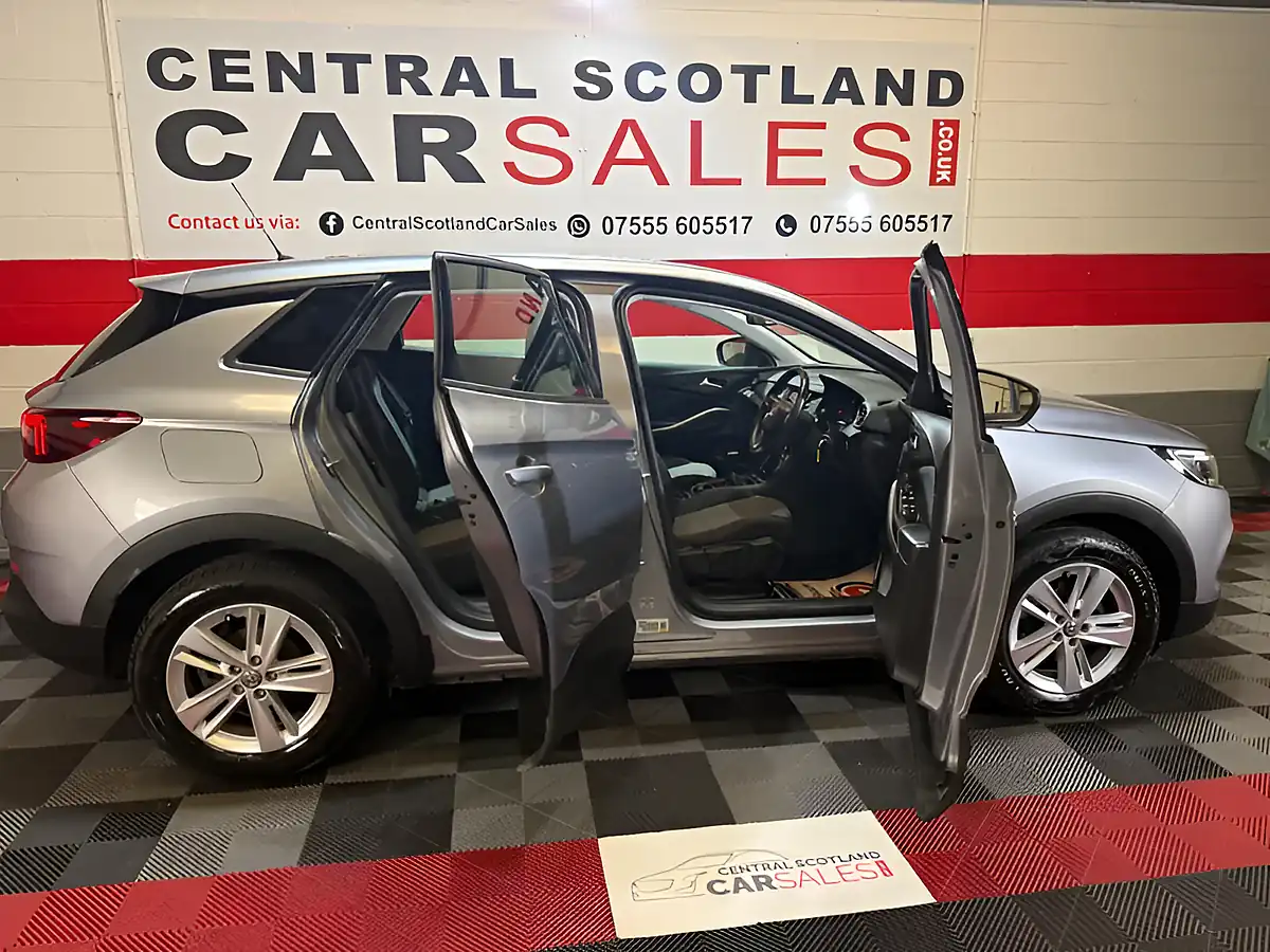 Used 2019 Vauxhall Grandland X Se Grey - Interior and Exterior details 15