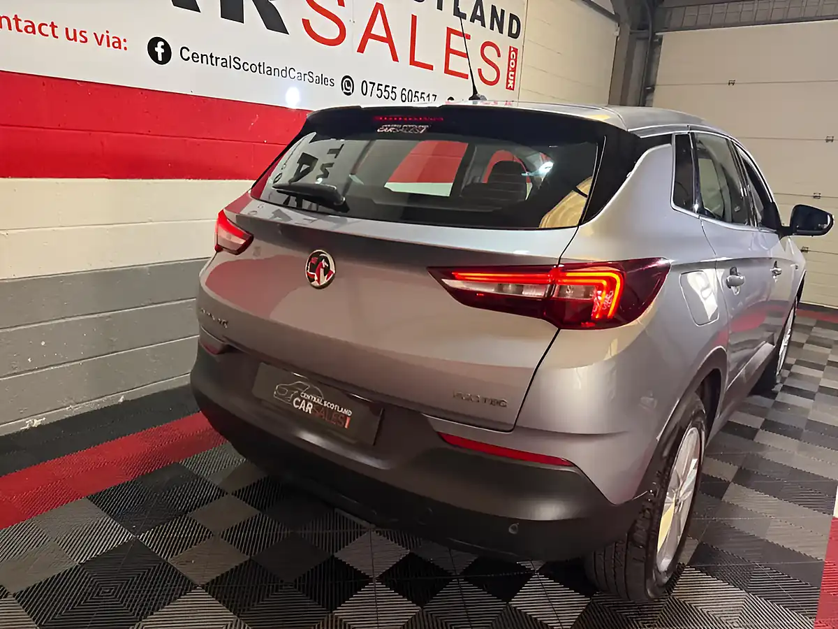 Used 2019 Vauxhall Grandland X Se Grey - Interior and Exterior details 16