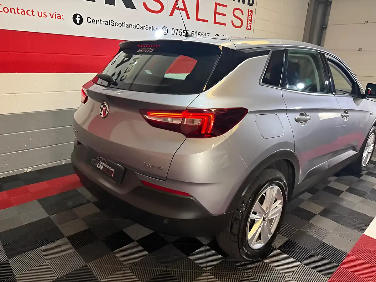 Used 2019 Vauxhall Grandland X Se Grey - Interior and Exterior details 17