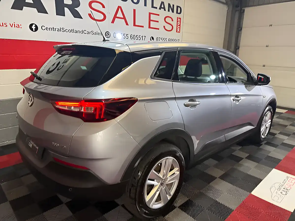 Used 2019 Vauxhall Grandland X Se Grey - Interior and Exterior details 18