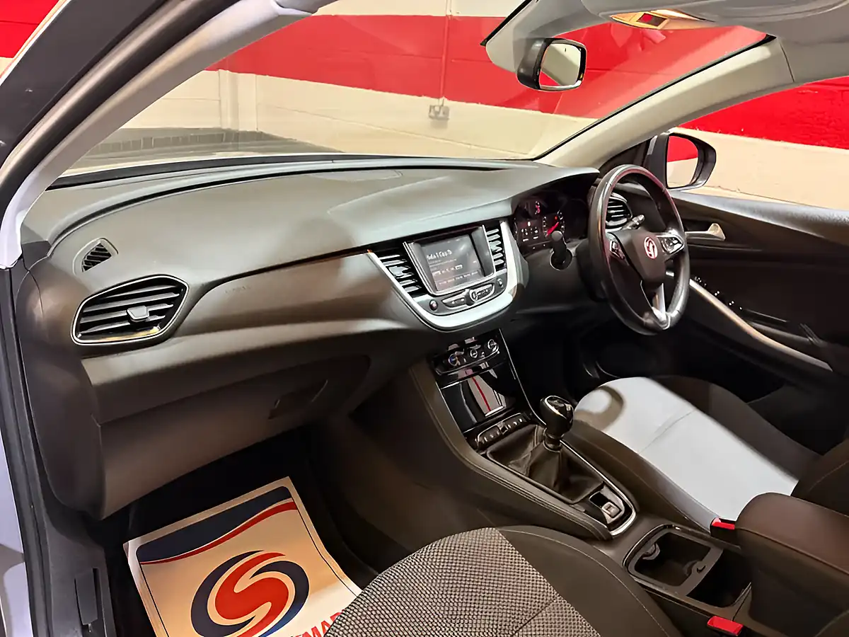 Used 2019 Vauxhall Grandland X Se Grey - Interior and Exterior details 19