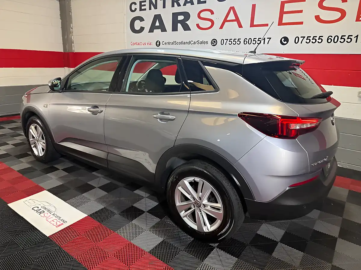 Used 2019 Vauxhall Grandland X Se Grey - Interior and Exterior details 9
