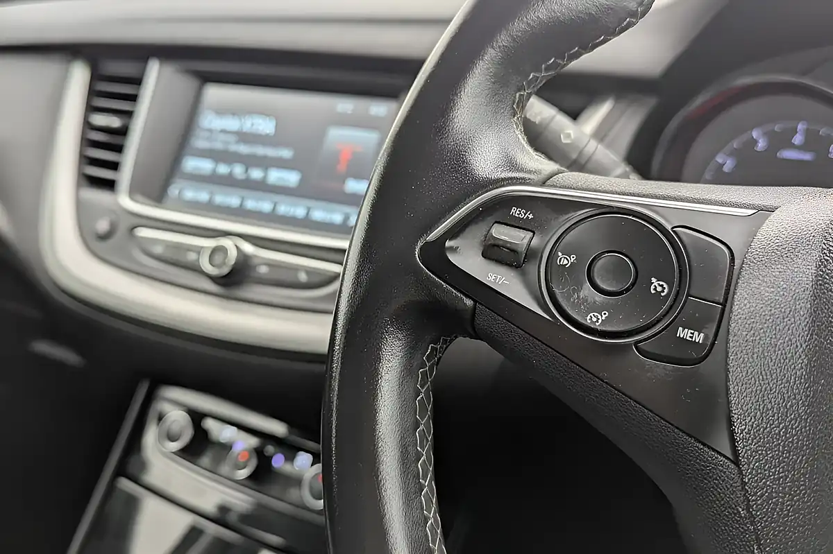 Used 2019 Vauxhall Grandland X Se Grey - Interior and Exterior details 11
