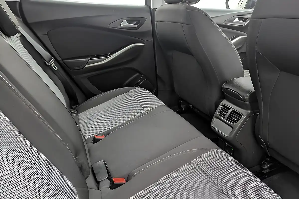 Used 2019 Vauxhall Grandland X Se Grey - Interior and Exterior details 15