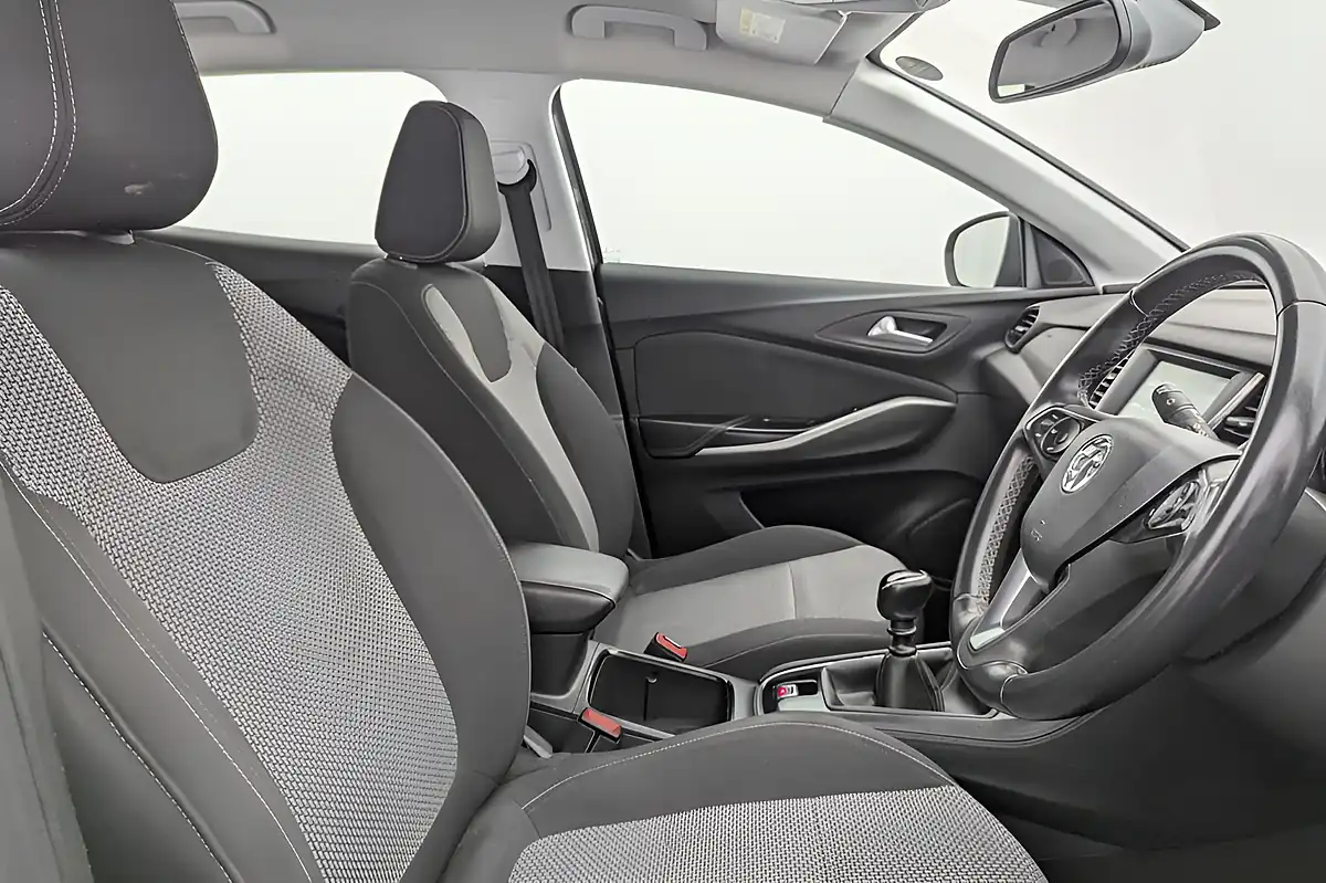 Used 2019 Vauxhall Grandland X Se Grey - Interior and Exterior details 2