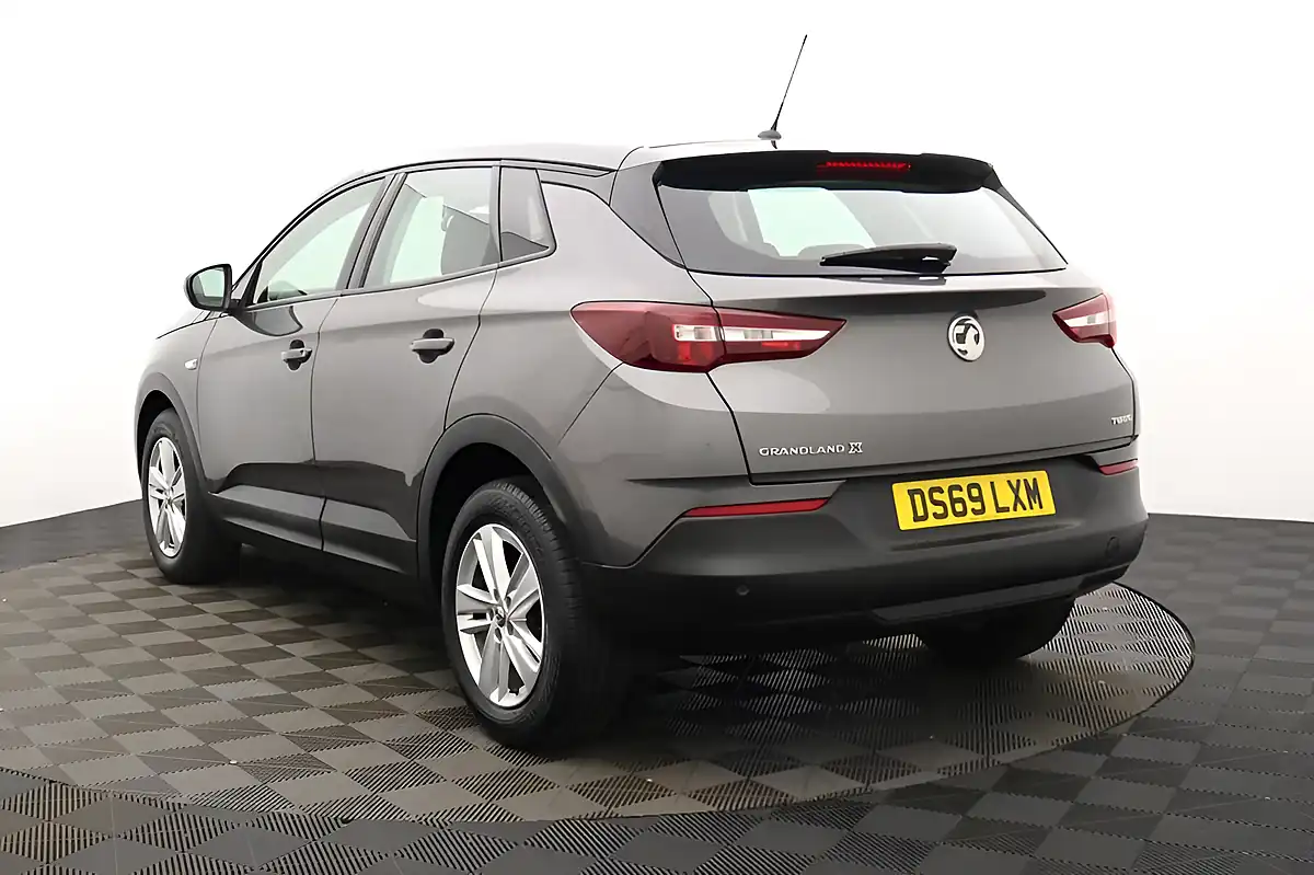 Used 2019 Vauxhall Grandland X Se Grey - Interior and Exterior details 5