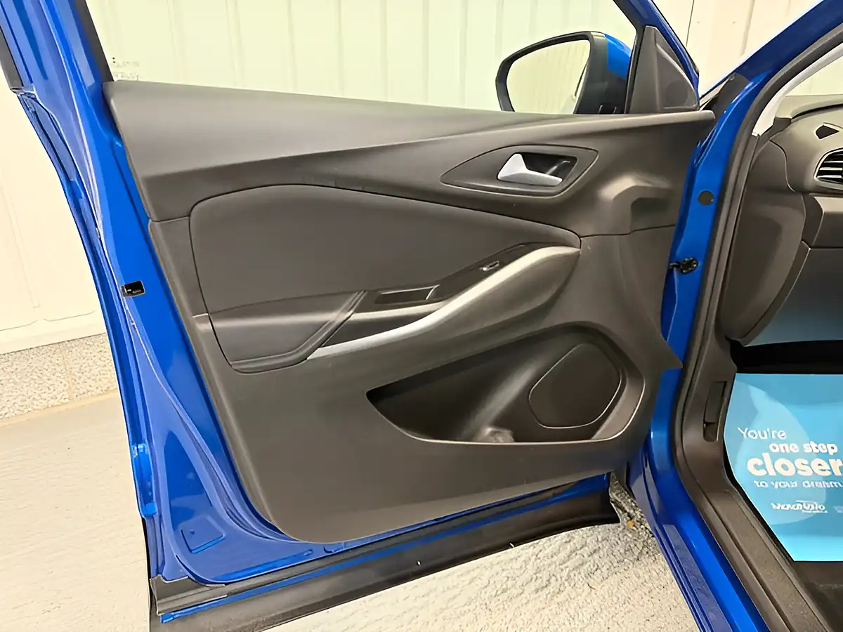 Used 2019 Vauxhall Grandland X Se Topaz Blue - Interior and Exterior details 13