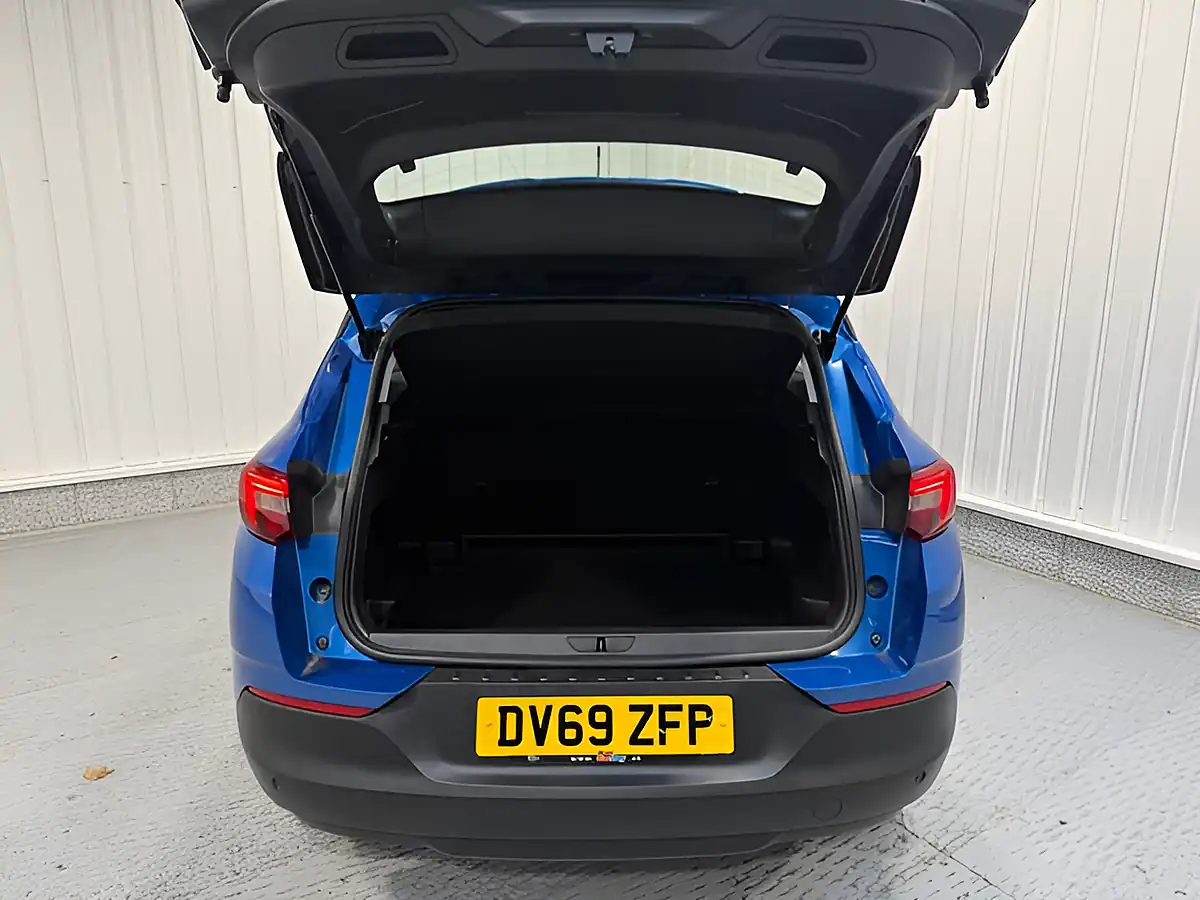 Used 2019 Vauxhall Grandland X Se Topaz Blue - Interior and Exterior details 9