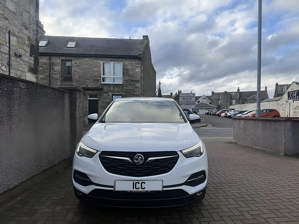 Used 2019 Vauxhall Grandland X Se White - Interior and Exterior details 10