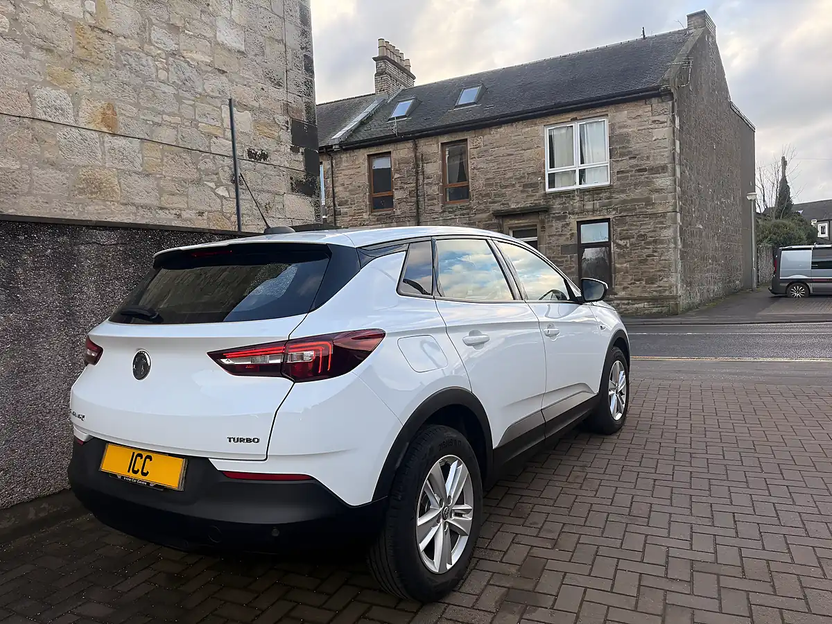 Used 2019 Vauxhall Grandland X Se White - Interior and Exterior details 11