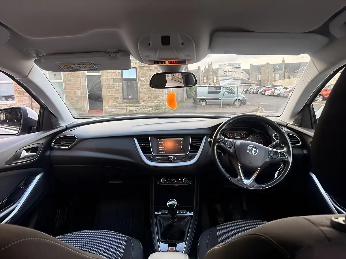 Used 2019 Vauxhall Grandland X Se White - Interior and Exterior details 5