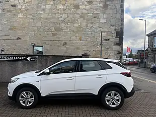 Used 2019 Vauxhall Grandland X Se White - Interior and Exterior details 6