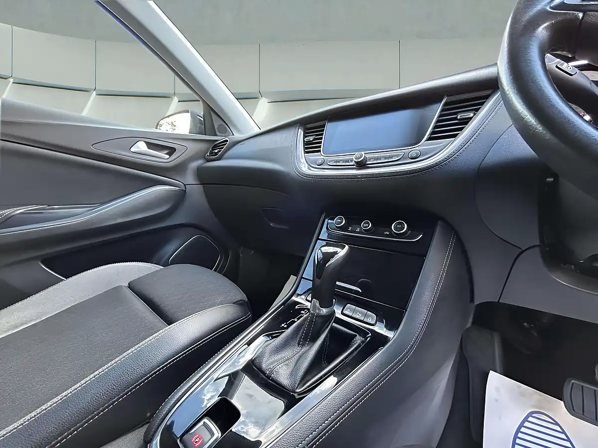 Used 2019 Vauxhall Grandland X Sport Nav Black - Interior and Exterior details 11