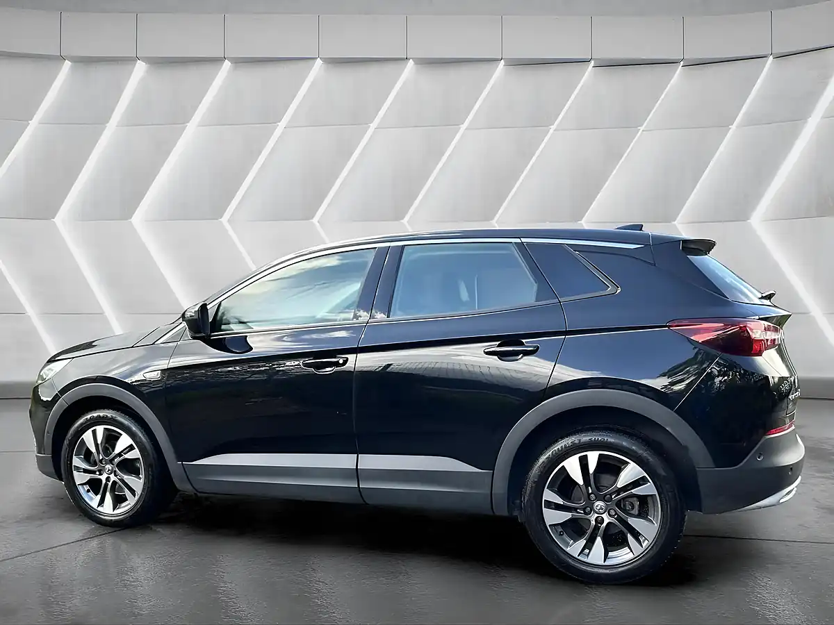 Used 2019 Vauxhall Grandland X Sport Nav Black - Interior and Exterior details 7