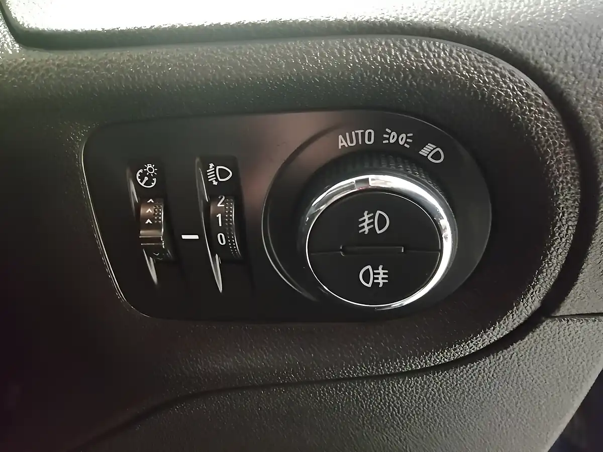 Used 2019 Vauxhall Grandland X Sport Nav Blue - Interior and Exterior details 18