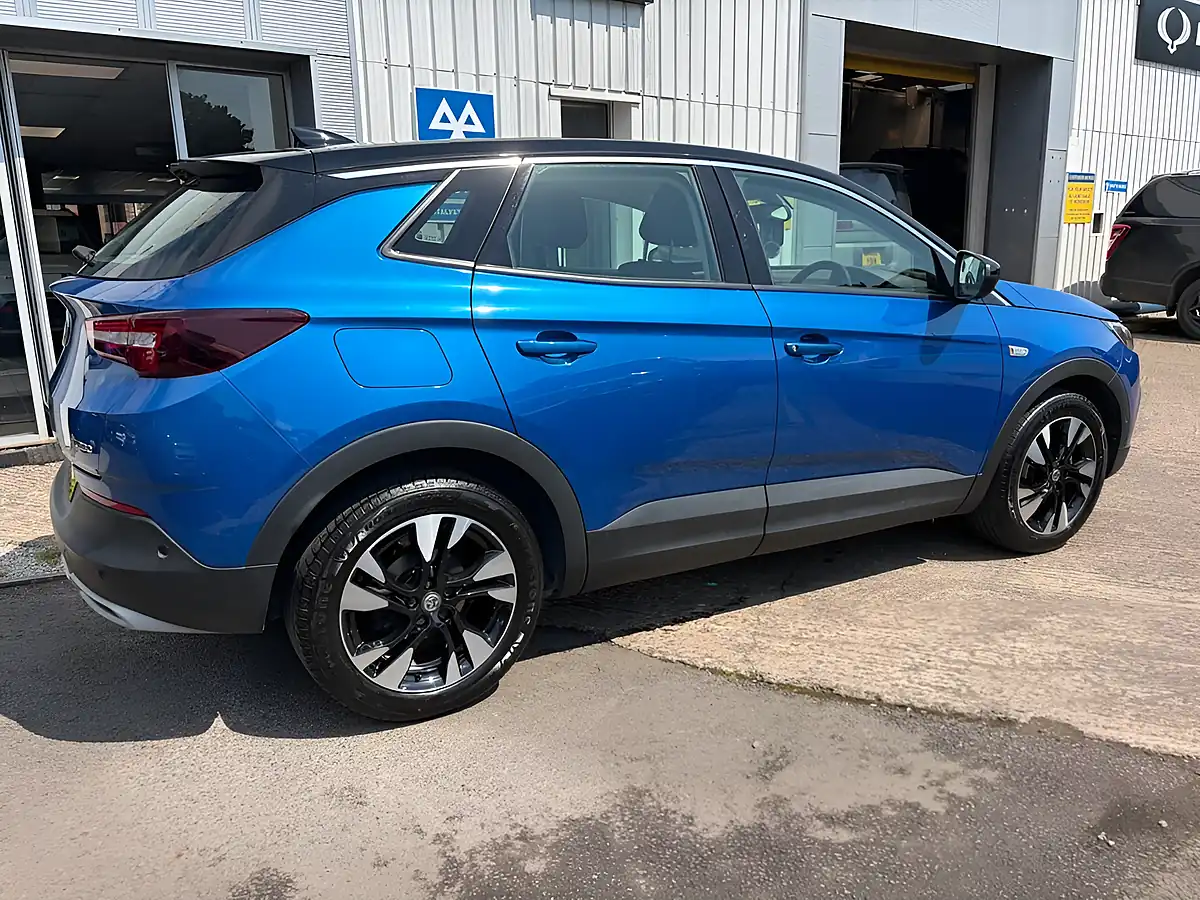 Used 2019 Vauxhall Grandland X Sport Nav Blue - Interior and Exterior details 9