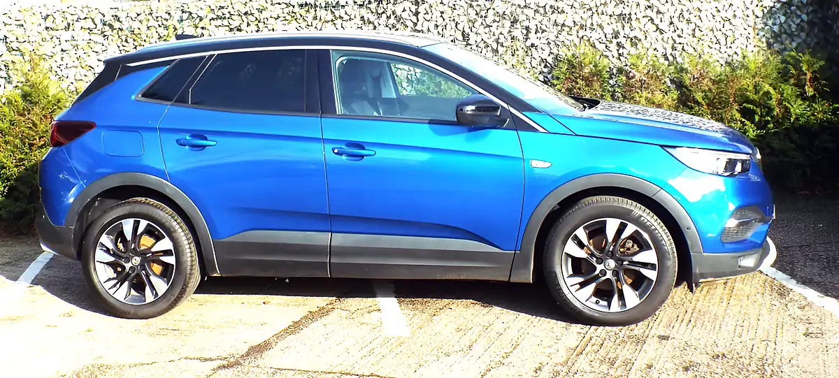 Used 2019 Vauxhall Grandland X Sport Nav Blue - Interior and Exterior details 4