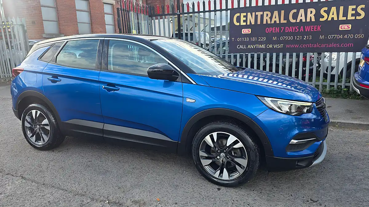 Used 2019 Vauxhall Grandland X Sport Nav Blue - Front View