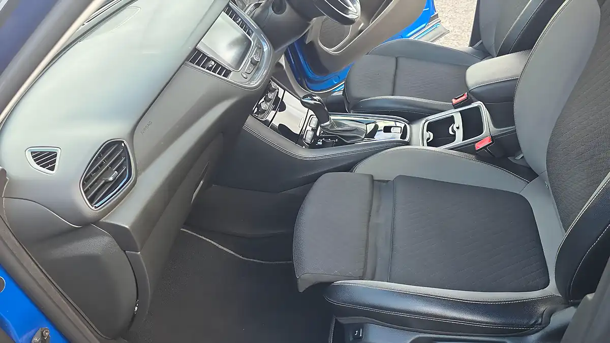 Used 2019 Vauxhall Grandland X Sport Nav Blue - Interior and Exterior details 17