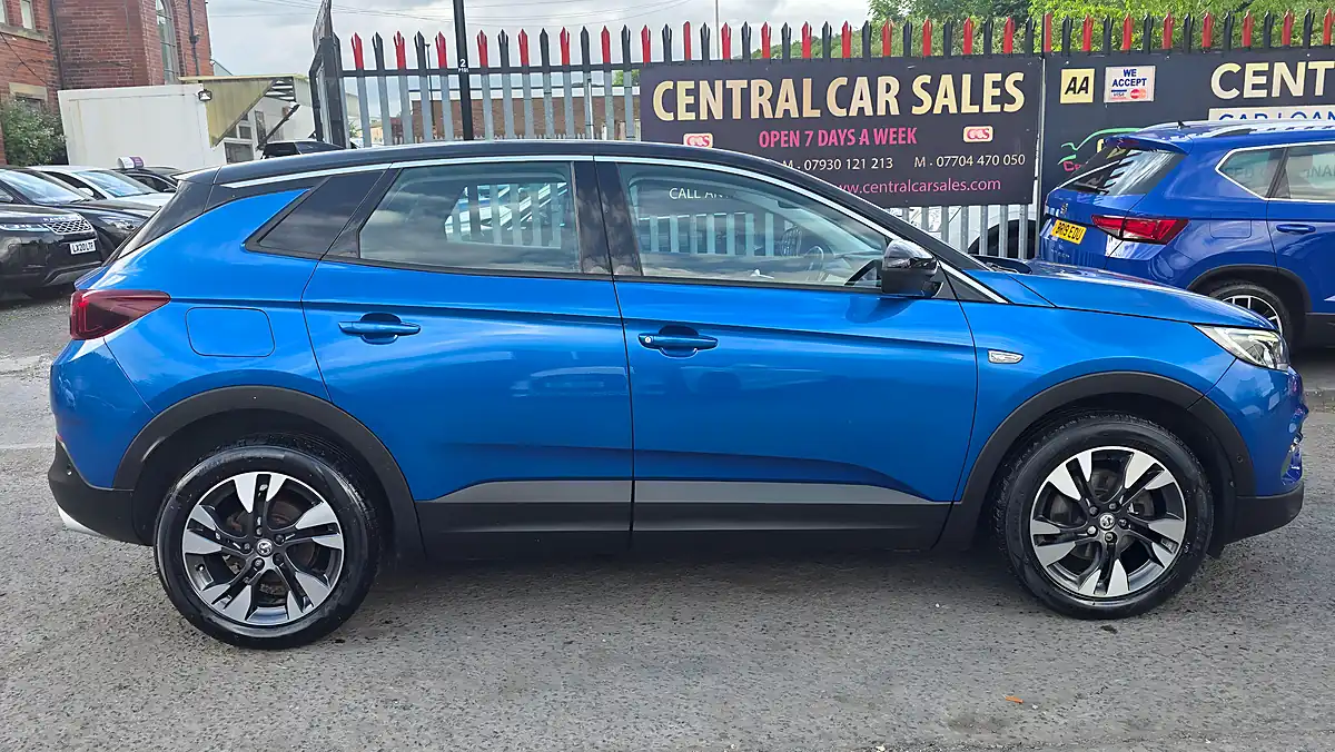 Used 2019 Vauxhall Grandland X Sport Nav Blue - Interior and Exterior details 5
