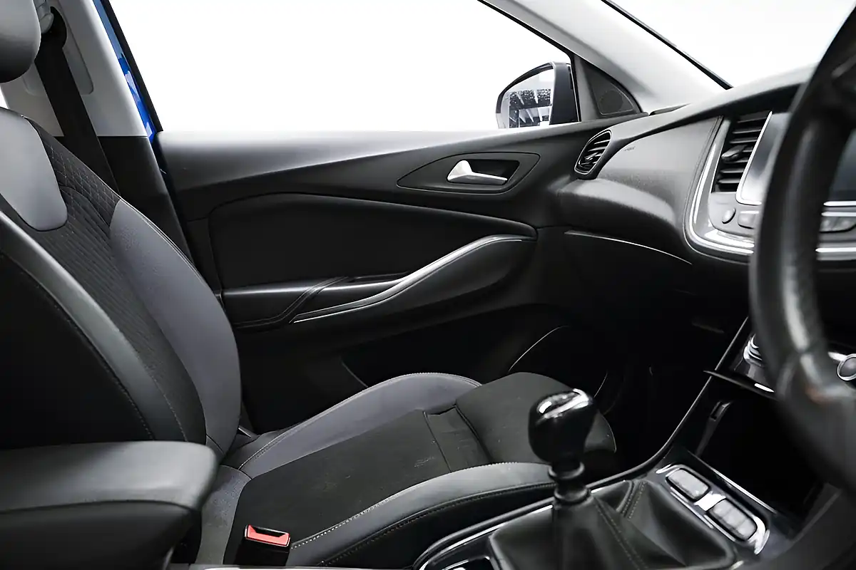 Used 2019 Vauxhall Grandland X Sport Nav Blue - Interior and Exterior details 14