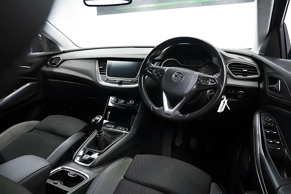 Used 2019 Vauxhall Grandland X Sport Nav Blue - Interior and Exterior details 8