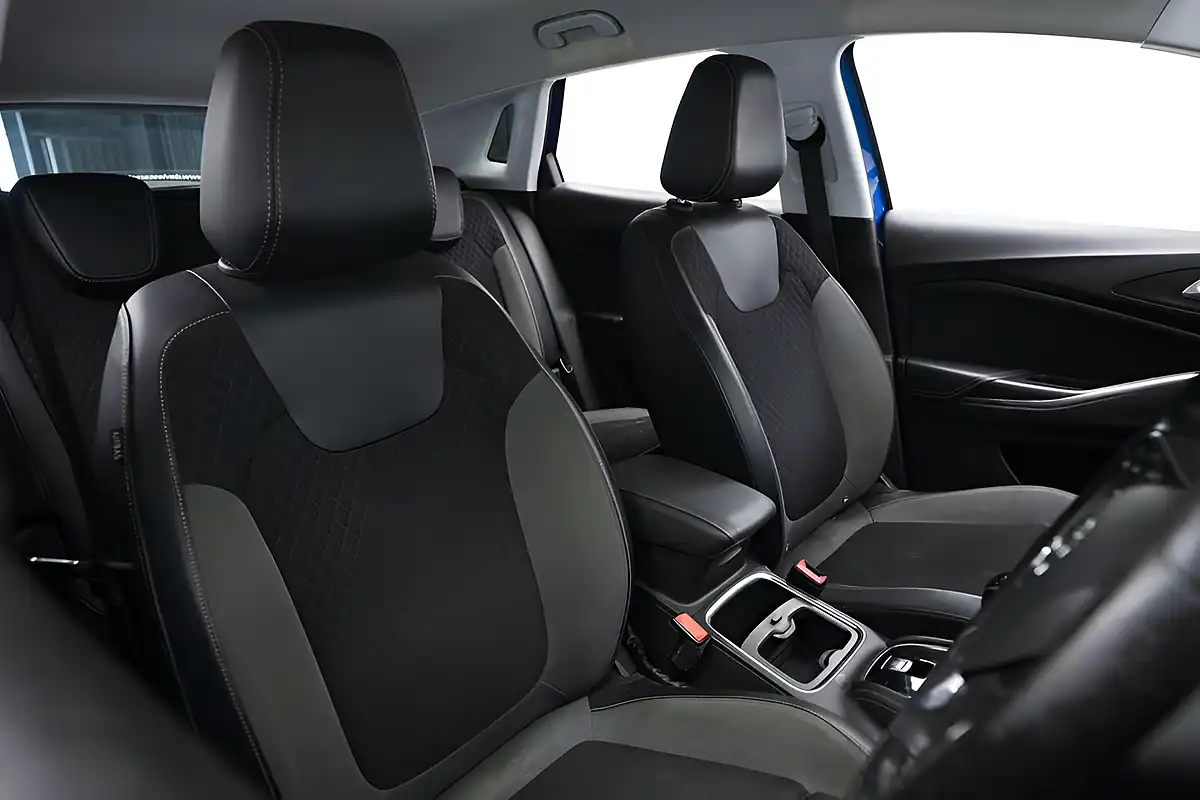 Used 2019 Vauxhall Grandland X Sport Nav Blue - Interior and Exterior details 9