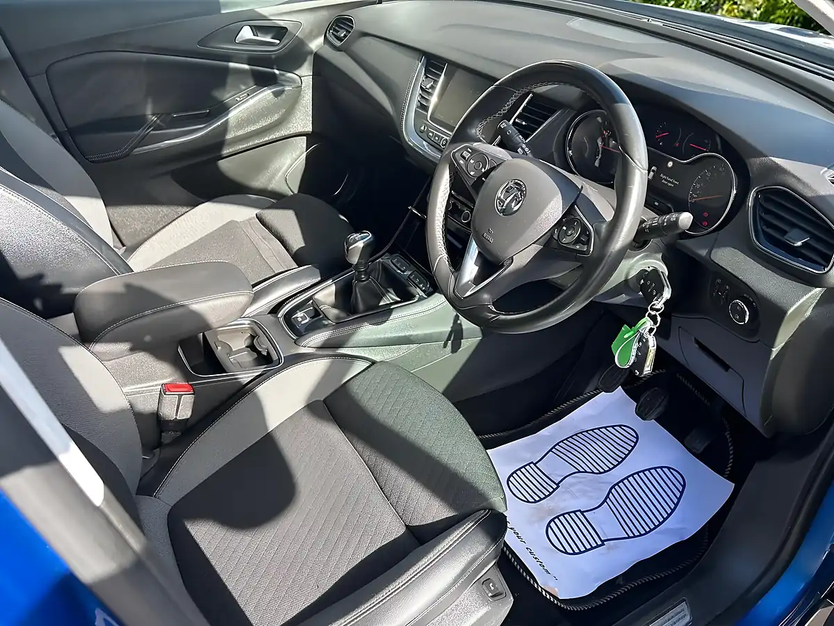 Used 2019 Vauxhall Grandland X Sport Nav Blue - Interior and Exterior details 9