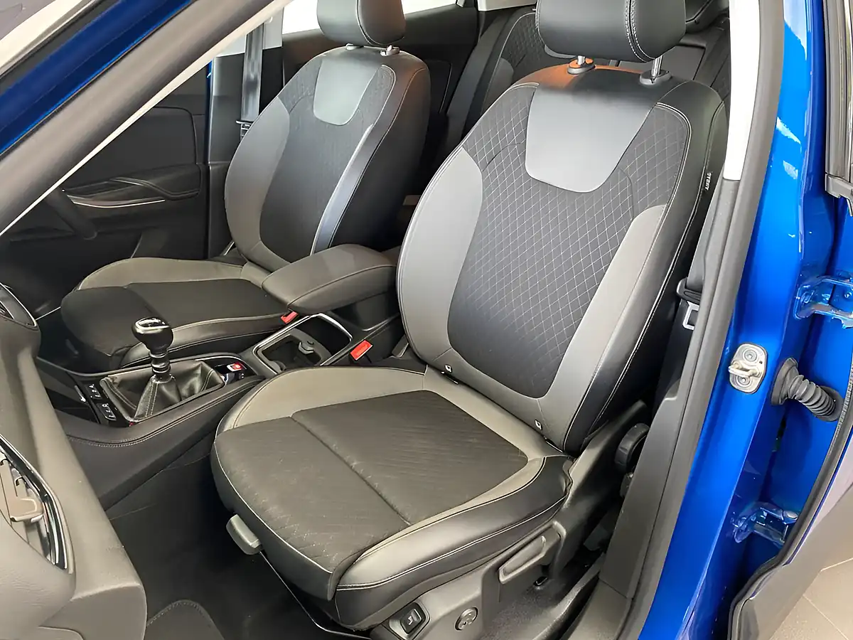 Used 2019 Vauxhall Grandland X Sport Nav Blue - Interior and Exterior details 10