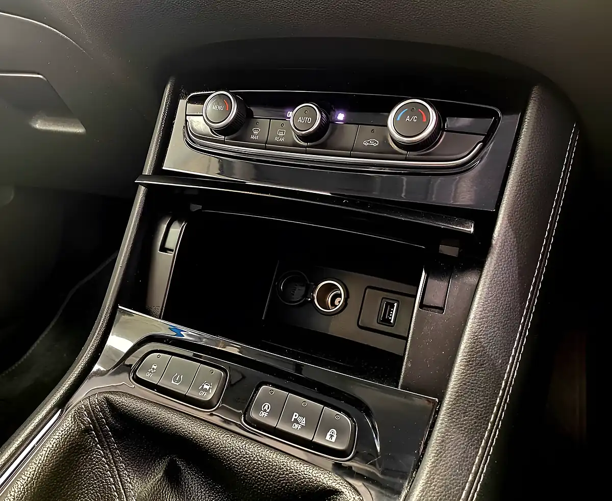 Used 2019 Vauxhall Grandland X Sport Nav Blue - Interior and Exterior details 12