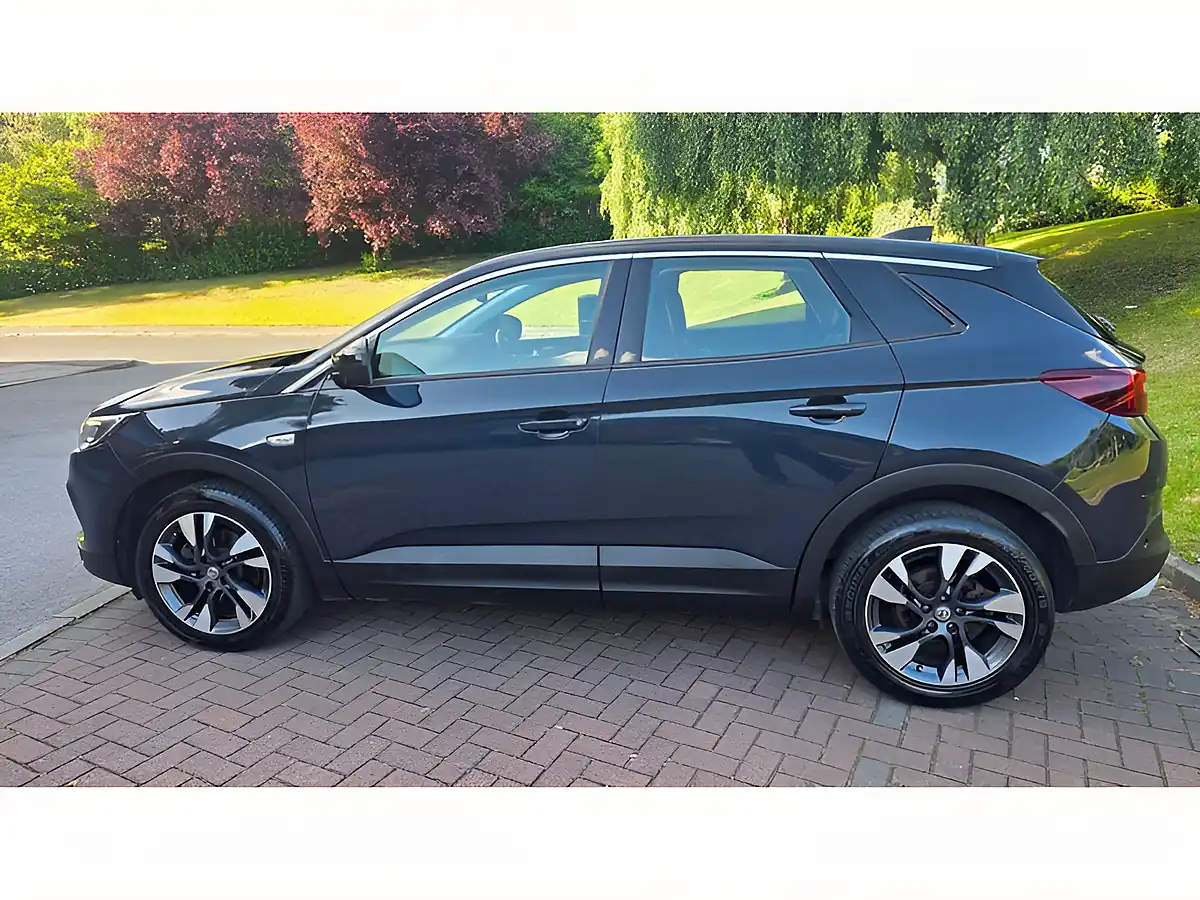Used 2019 Vauxhall Grandland X Sport Nav Grey - Interior and Exterior details 15