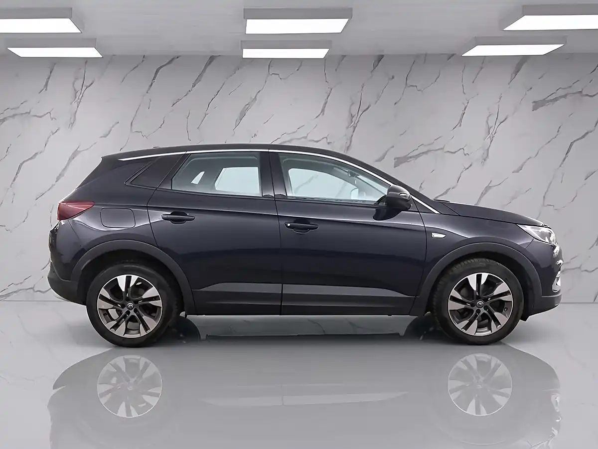 Used 2019 Vauxhall Grandland X Sport Nav Grey - Interior and Exterior details 5