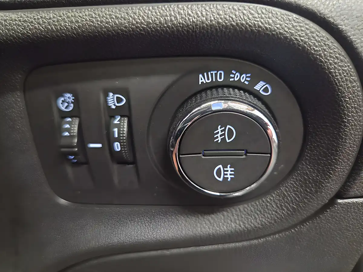 Used 2019 Vauxhall Grandland X Sport Nav Grey - Interior and Exterior details 10