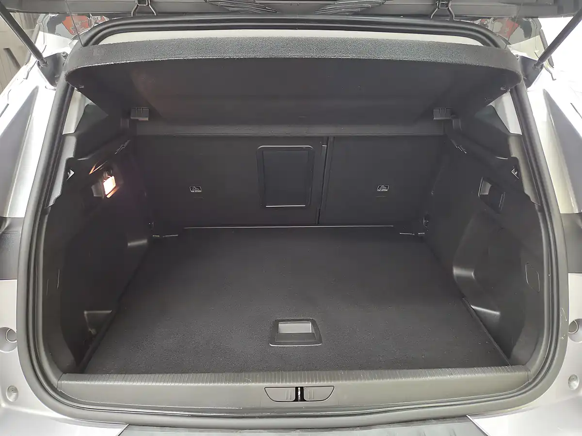 Used 2019 Vauxhall Grandland X Sport Nav Grey - Interior and Exterior details 16