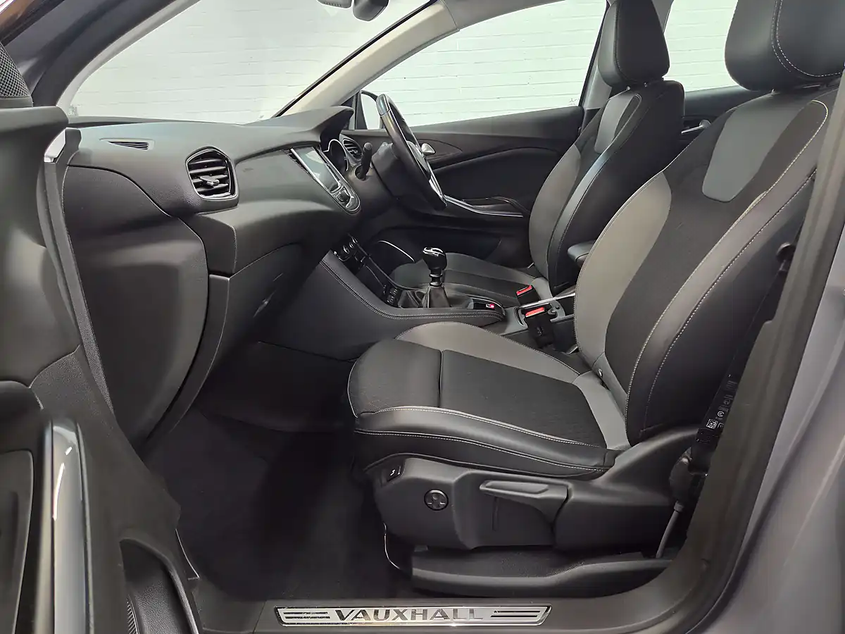 Used 2019 Vauxhall Grandland X Sport Nav Grey - Interior and Exterior details 9