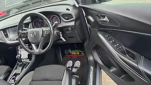 Used 2019 Vauxhall Grandland X Sport Nav - Interior and Exterior details 12