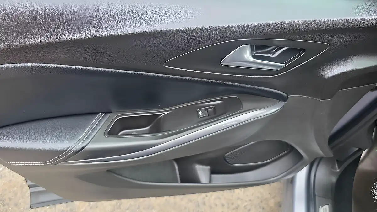 Used 2019 Vauxhall Grandland X Sport Nav - Interior and Exterior details 16