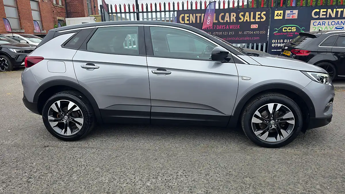 Used 2019 Vauxhall Grandland X Sport Nav - Interior and Exterior details 3