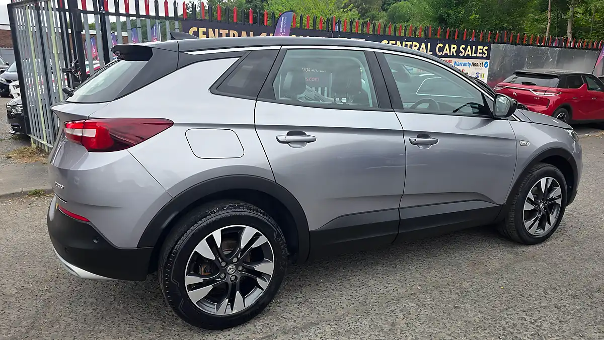 Used 2019 Vauxhall Grandland X Sport Nav - Interior and Exterior details 9