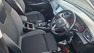 Used 2019 Vauxhall Grandland X Sport Nav - Interior and Exterior details 14