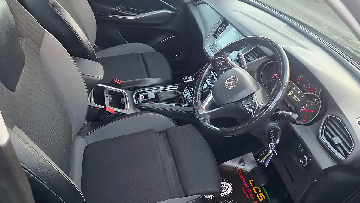Used 2019 Vauxhall Grandland X Sport Nav - Interior and Exterior details 14
