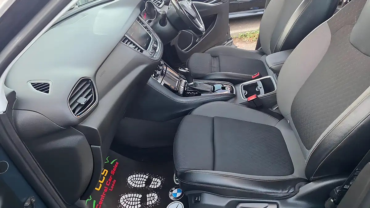 Used 2019 Vauxhall Grandland X Sport Nav - Interior and Exterior details 15