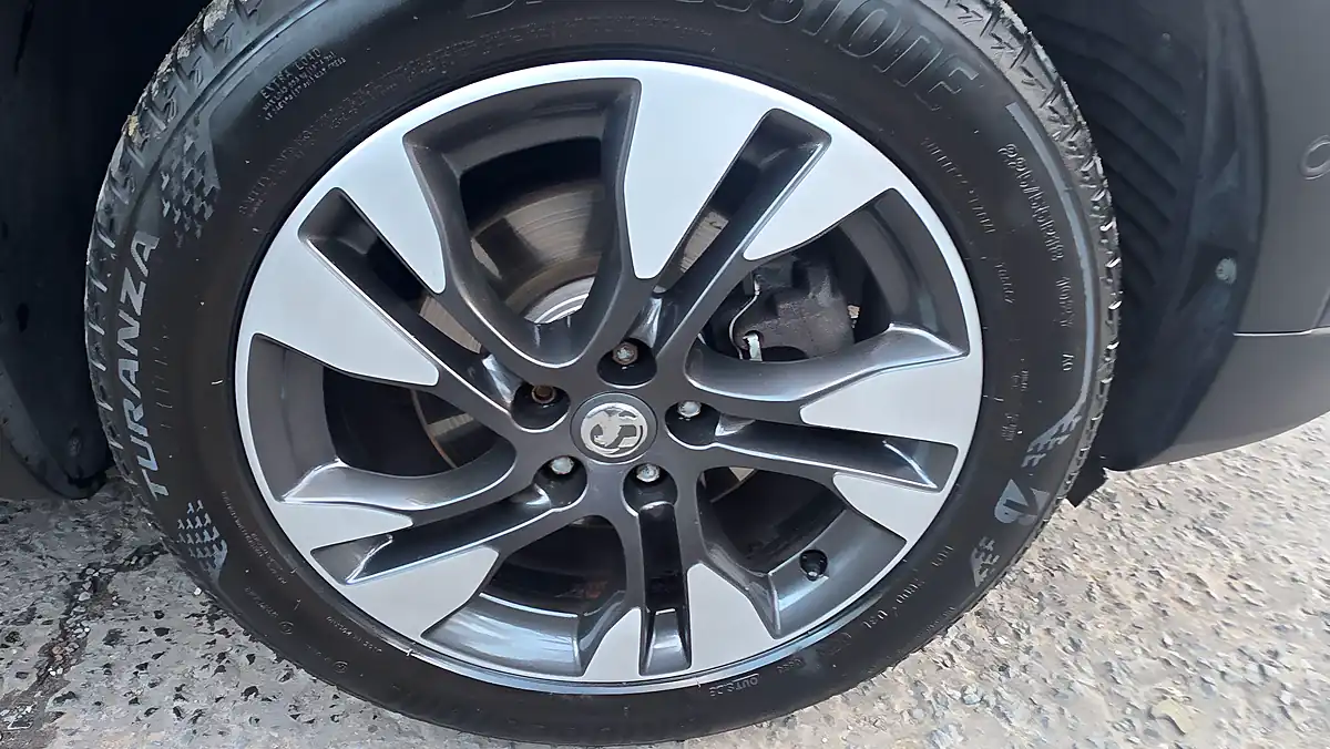 Used 2019 Vauxhall Grandland X Sport Nav - Interior and Exterior details 19