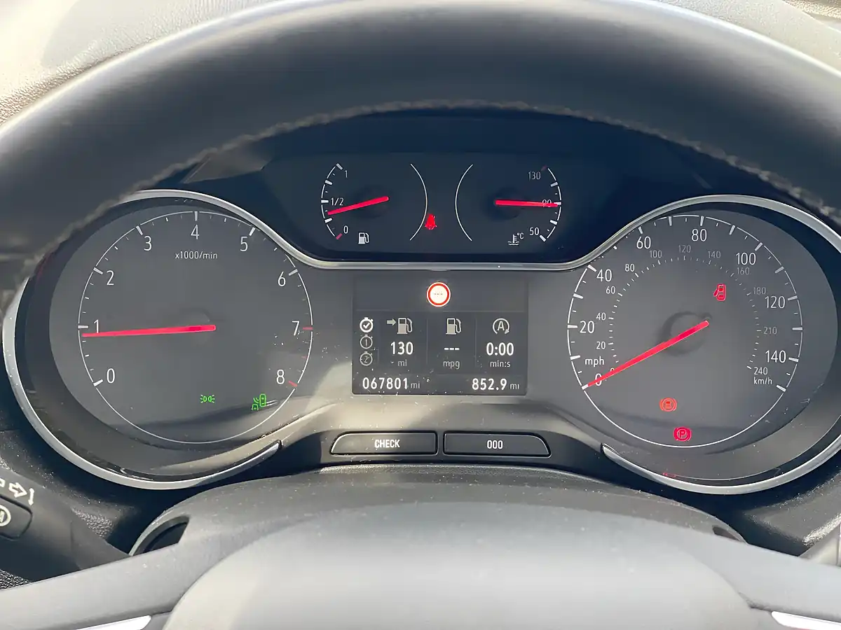 Used 2019 Vauxhall Grandland X Sport Nav Red - Interior and Exterior details 10