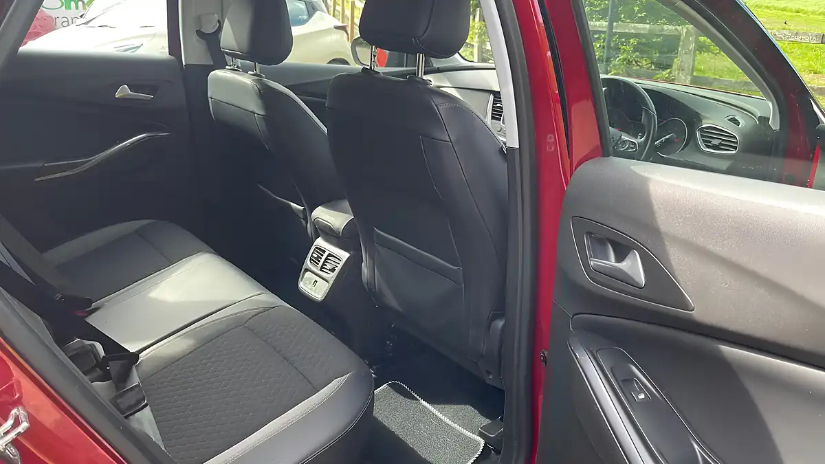 Used 2019 Vauxhall Grandland X Sport Nav Red - Interior and Exterior details 16