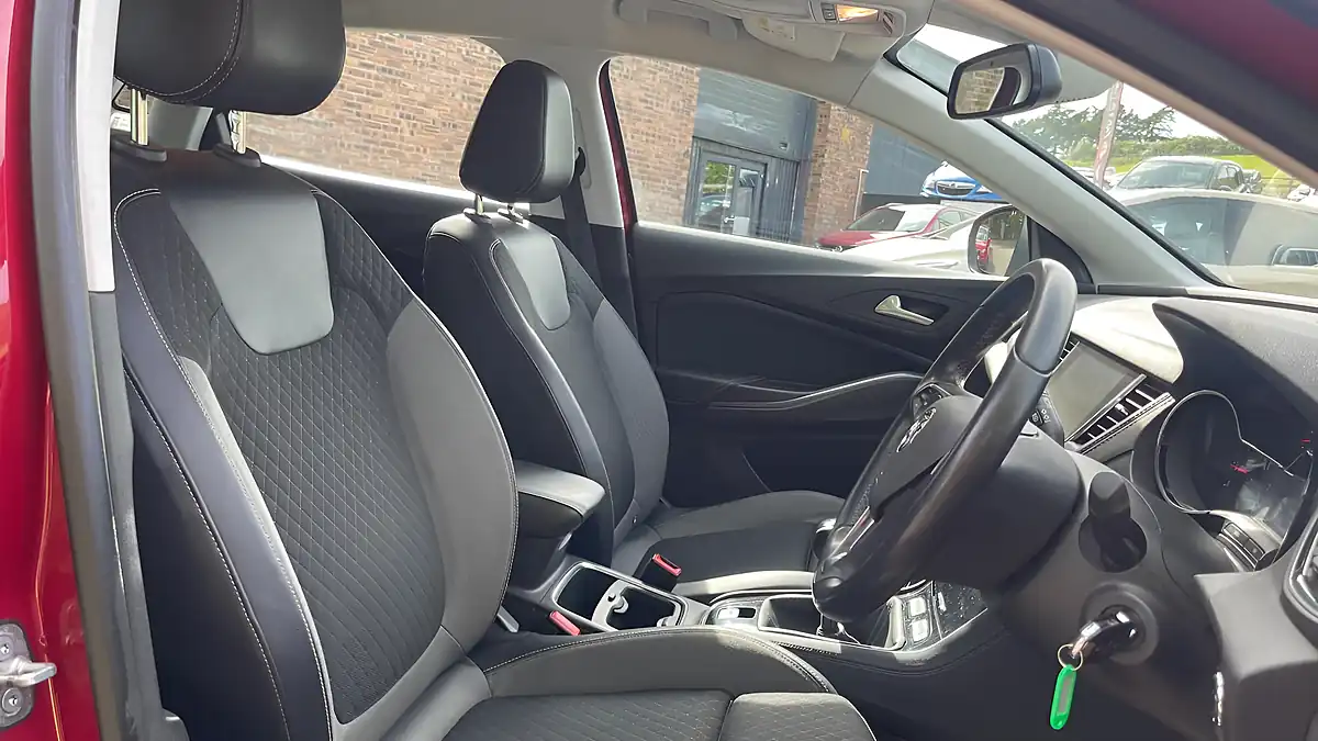 Used 2019 Vauxhall Grandland X Sport Nav Red - Interior and Exterior details 8