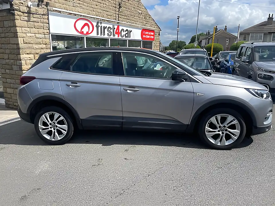 Used 2019 Vauxhall Grandland X Sport Nav S/S Grey - Interior and Exterior details 6