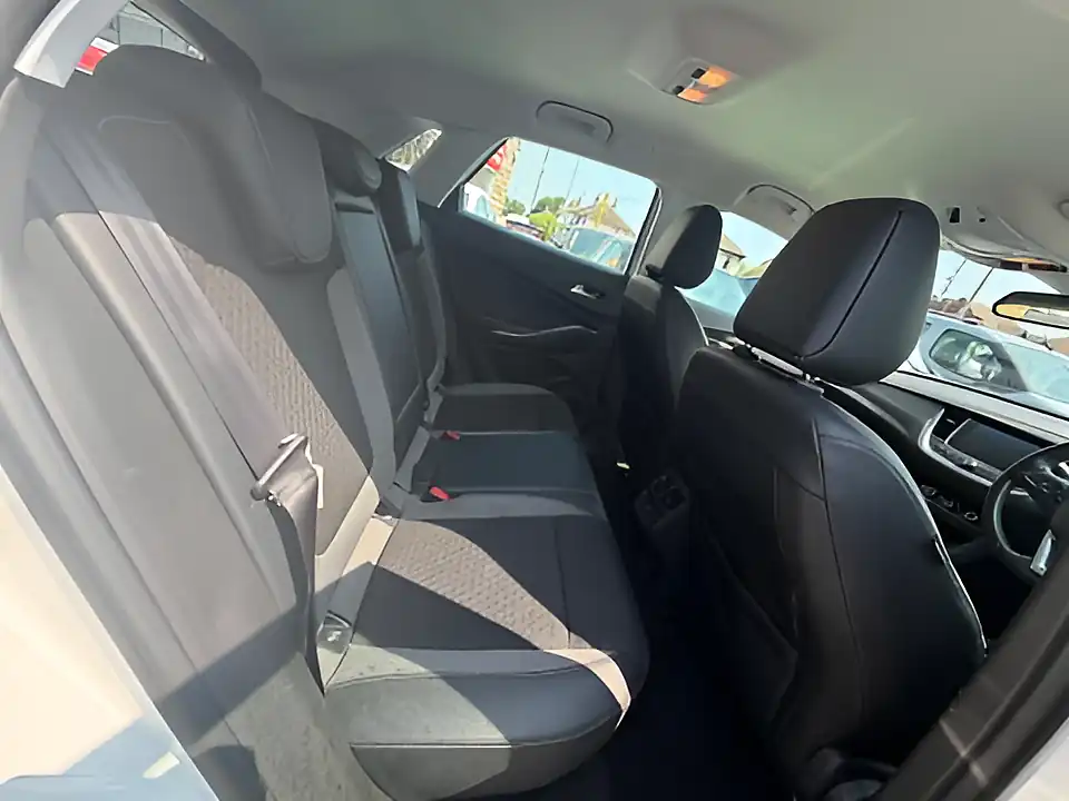 Used 2019 Vauxhall Grandland X Sport Nav S/S White - Interior and Exterior details 10